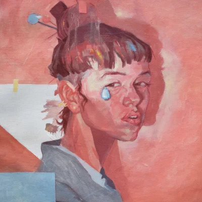 Retrato pintado por Jazzy Dope en tonos rojos y carne, con la figura diluyéndose en la mancha. Obra "Ella quería vivir, no tener una vida".