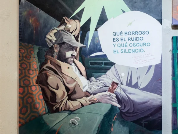 Pintura original de Jazzy Dope, figura desdibujada entre rojos y sombras. Obra "Qué borroso es el ruido y qué oscuro el silencio".